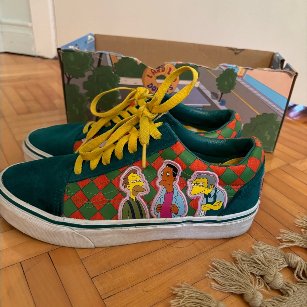 Simpsons Vans shoes size 7 women’s only comes with bottom of the box